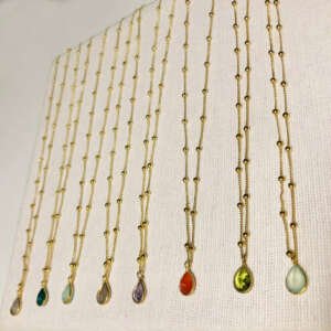 Collar cadena bolas y mineral