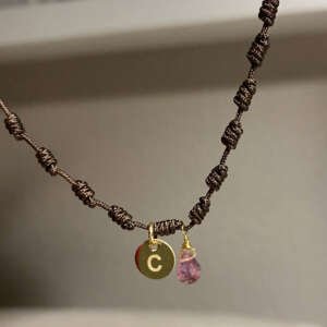 Collar nuditos con medallita inicial